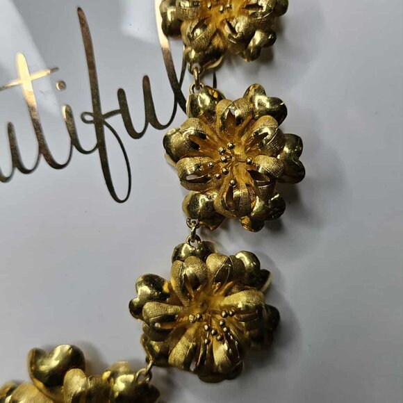 Radiant 22k Yellow Gold Flower Necklace - Picture 9 of 11